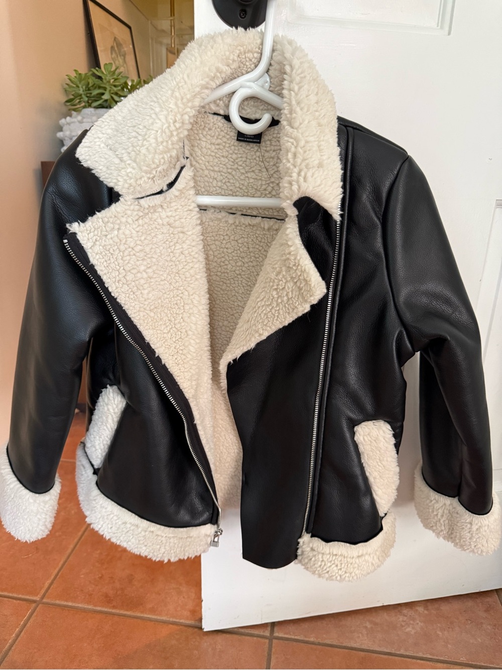 Art Class Girls Faux Leather Sherpa Moto Jacket Black Cream L 10/12 never worn